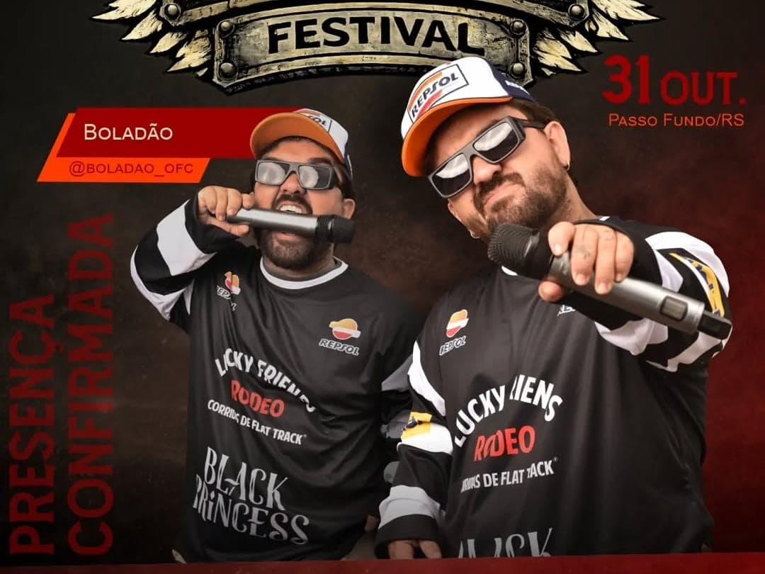 Card oficial do festival com Boladão de microfone na mão