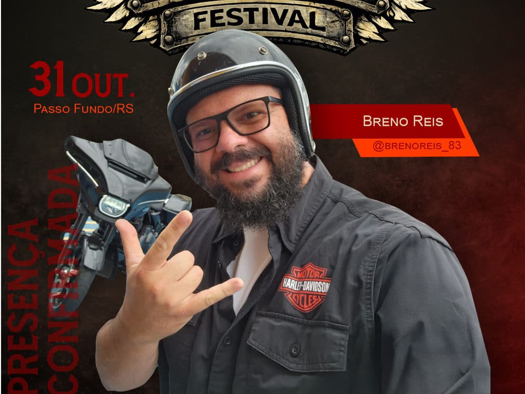 Card oficial do festival com Breno Reis de capacete fazendo sinal de rock